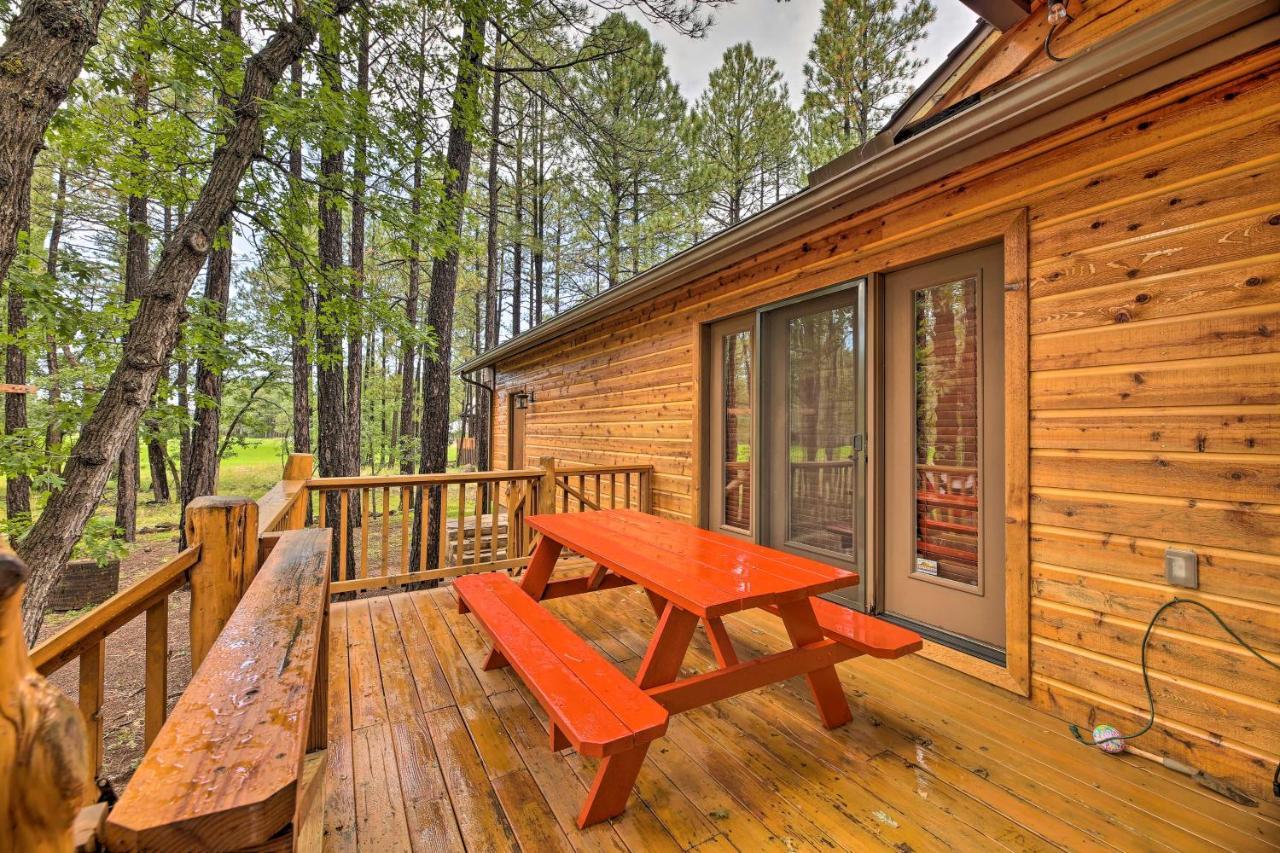 Lush Pinetop Retreat With Large Deck And Wooded Yard! מראה חיצוני תמונה